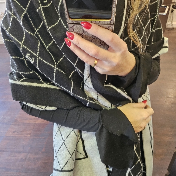 Scarf - Picture 7 of 8